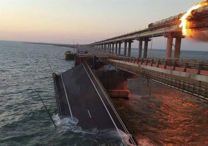 Взрыв на Крымском мосту. Кадры с места чрезвычайного происшествия