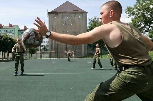 Чем занимаются в армии новобранцы, проходящие КМБ