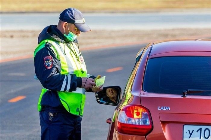 Что делать, если вас остановил инспектор без полиса ОСАГО?