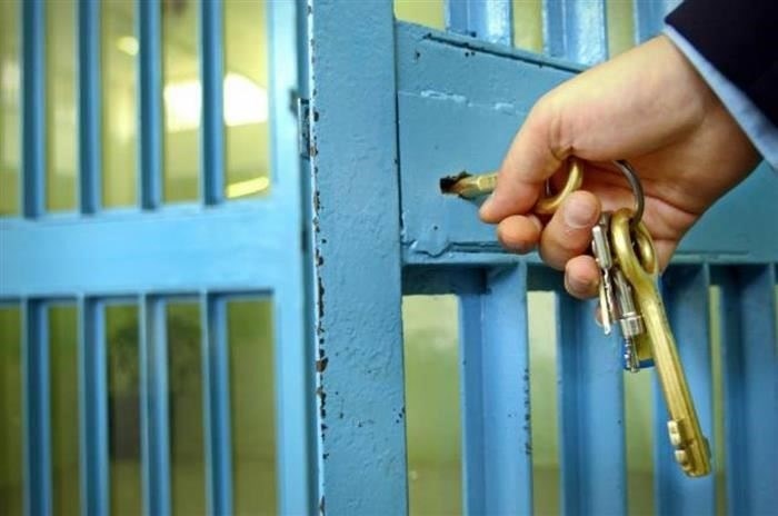 Как определить, был ли осужденный зарегистрирован в недвижимости?