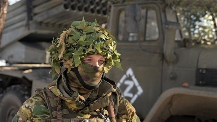 Оклад по воинской должности: Что входит в расчет и как зависит от статуса?