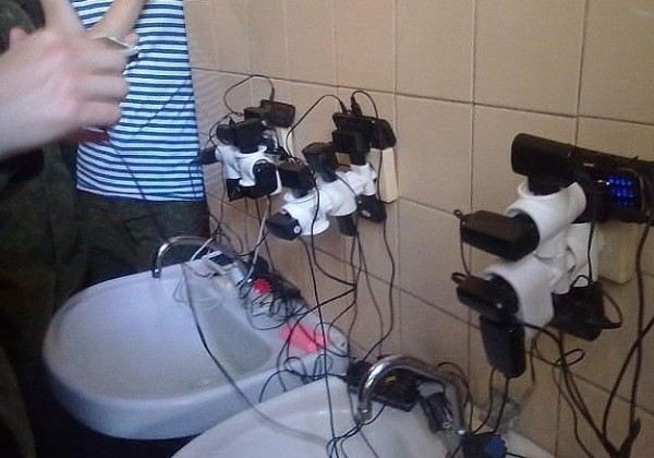 Как пронести сотовый в часть?