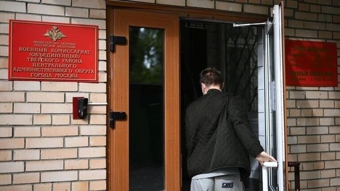 Когда повестка считается врученной: в чем заключается порядок вручения